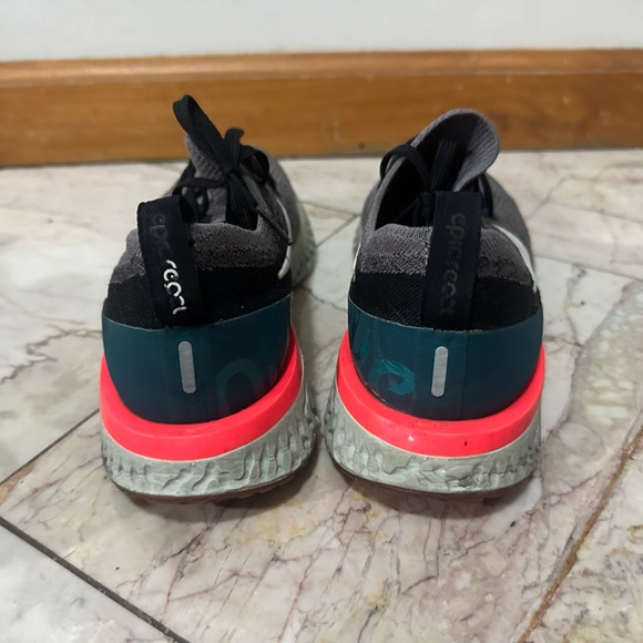 nike react - Picture 2 of 4